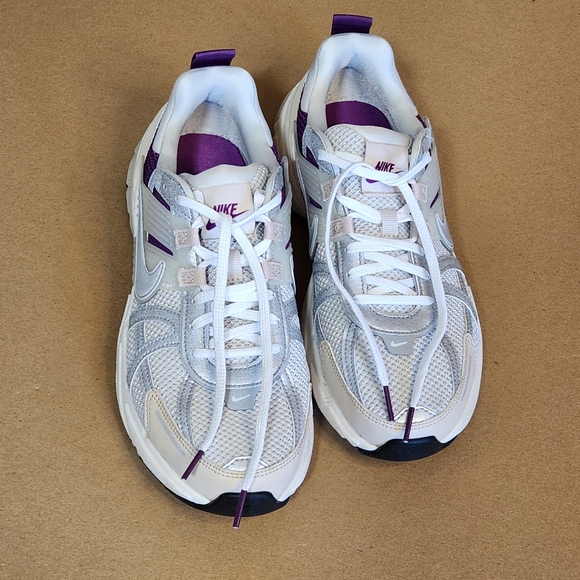 Women's Nike V2K RUNNING tan and Purple Sneakers Sz 9.5 - Picture 2 of 7